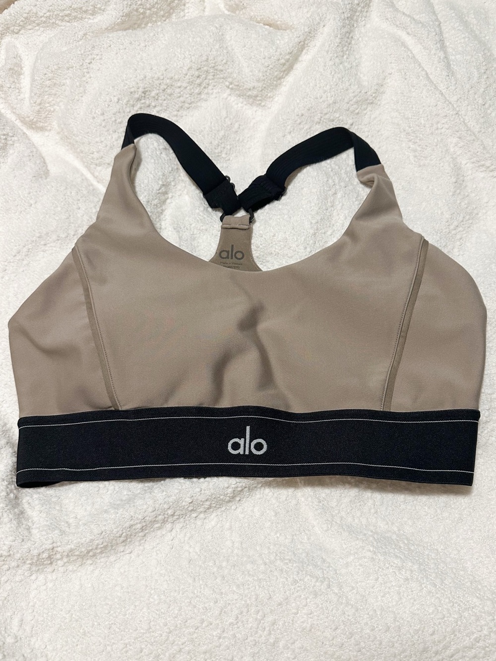 NWOT-ALO Yoga Airlift Suit Up Bra in Gravel SOLD OUT ONLINE